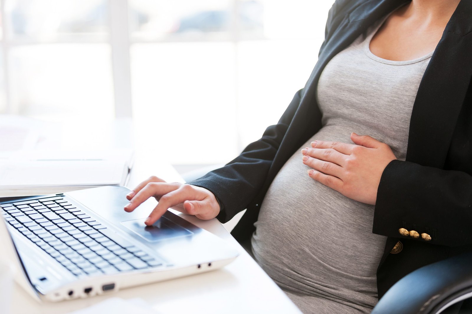 Pregnant,Woman,Working,On,Laptop ,Cropped,Image,Of,Pregnant,Businesswoman